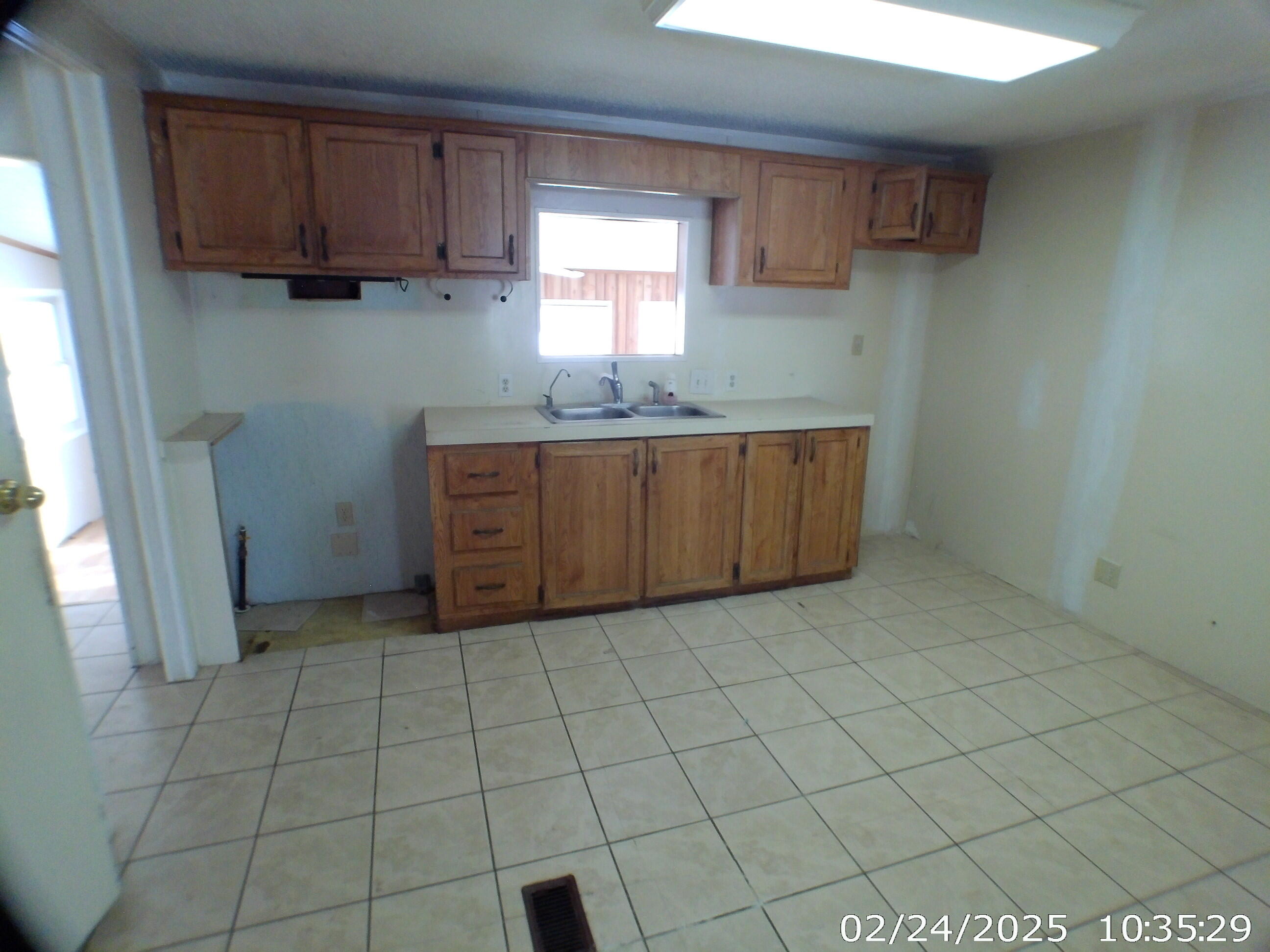11263 Winfield Road Jonesville, MI 49250 - Photo 4 of 12 kitchen