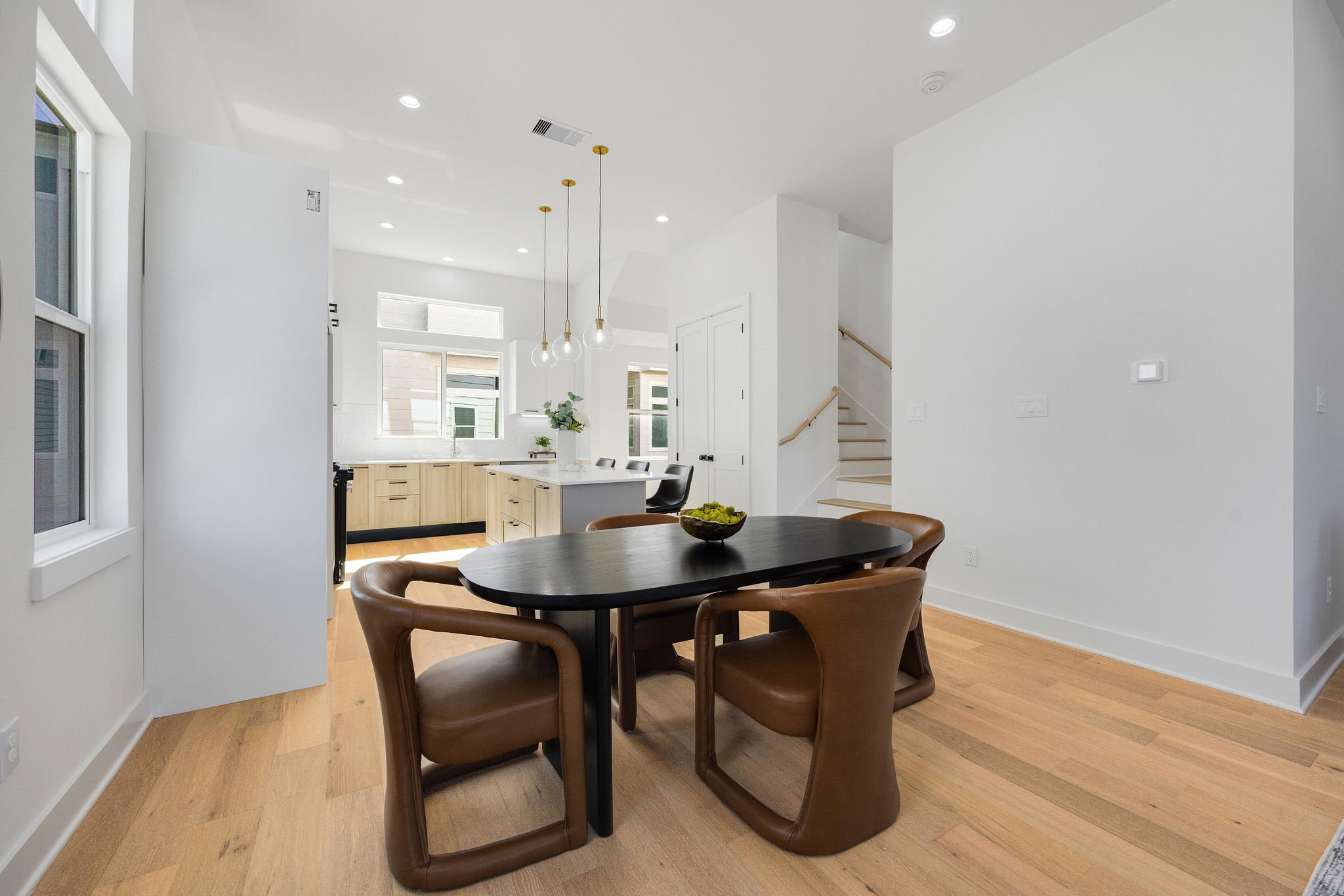 303 Marcella Street, Unit O Houston, TX 77091 - Photo 12 of 26 Elegant dining area seamlessly connected to a modern kitchen, perfect for entertaining and family gatherings.
