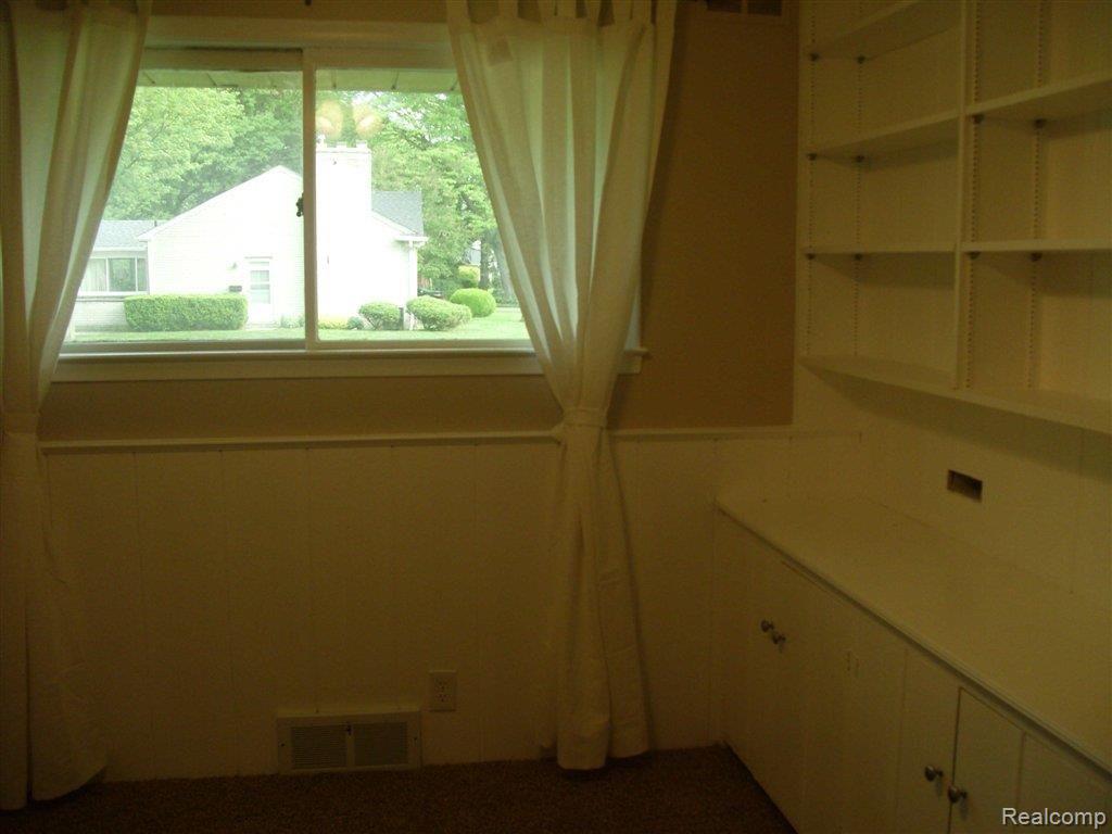 15955 Reedmere Avenue Franklin, MI 48025 - Photo 2 of 19 3rd Bedroom w/ Built-ins