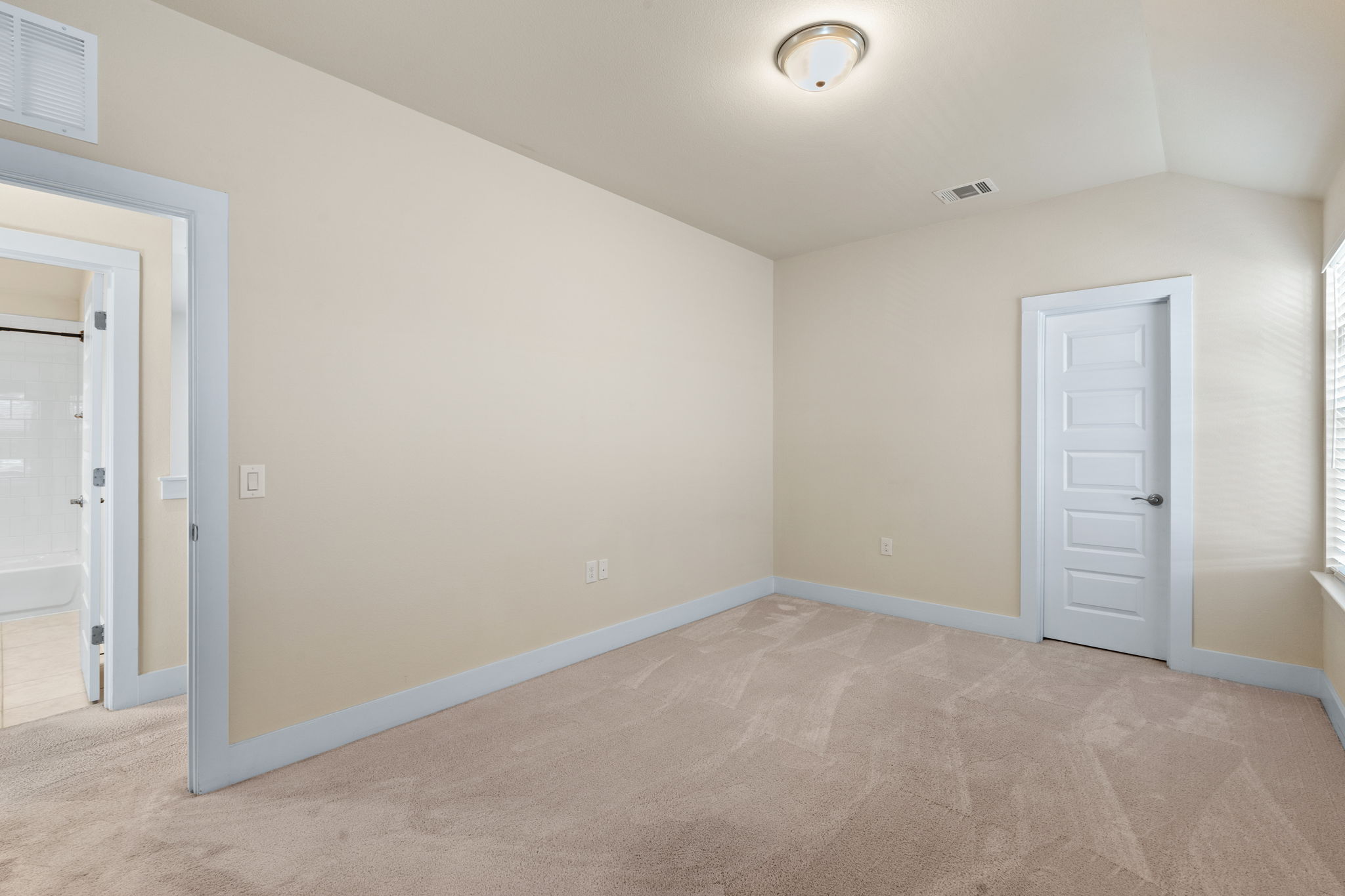 212 Verrado Path Austin, TX 78745 - Photo 20 of 39 Gallery Image 20