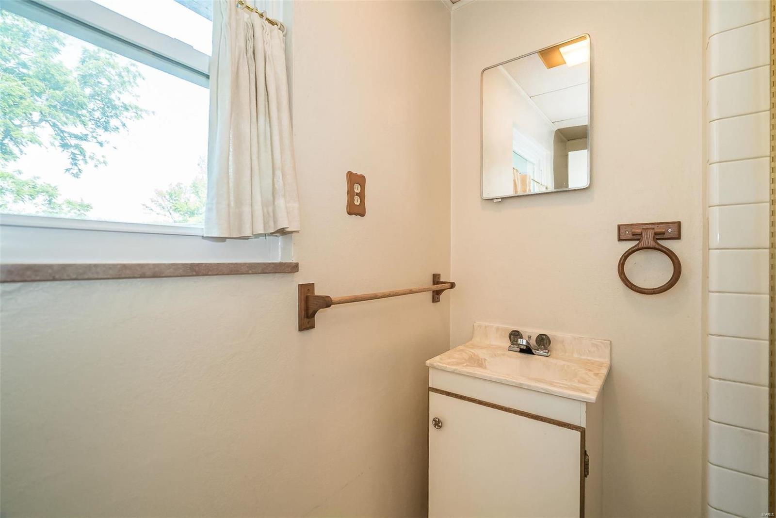 108 Maple Lane Ballwin, MO 63011 - Photo 11 of 31