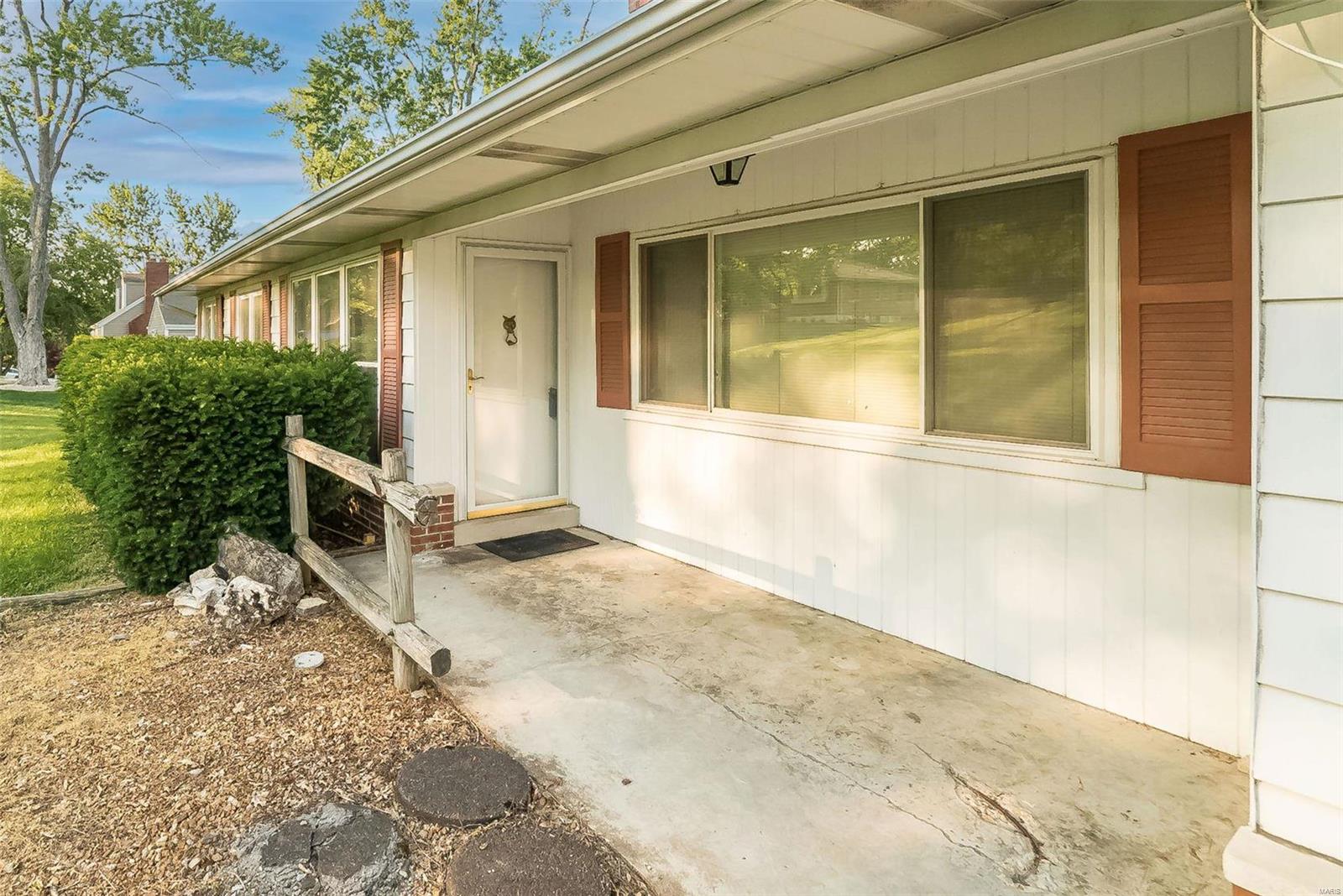 108 Maple Lane Ballwin, MO 63011 - Photo 3 of 31