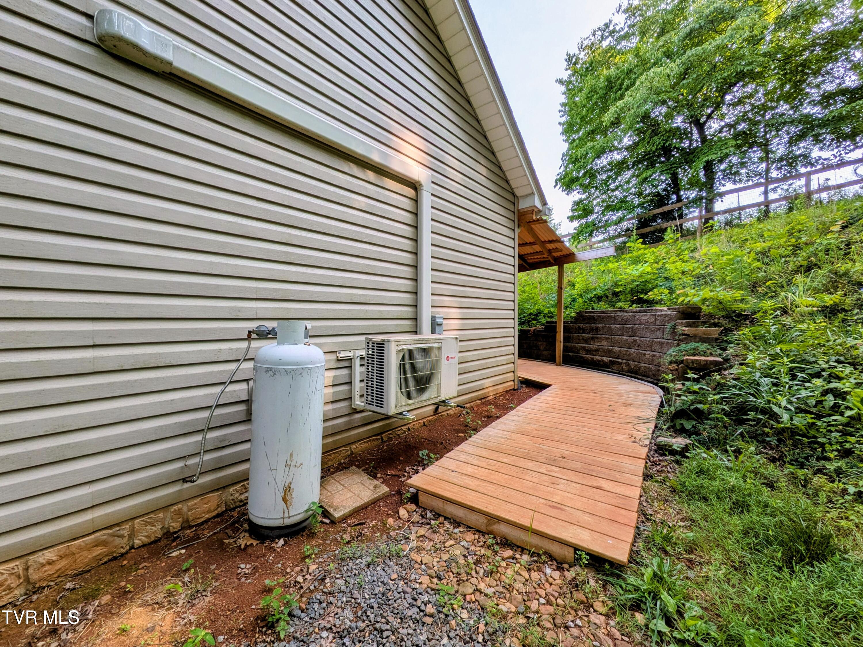 113 Nave Hollow Road Elizabethton, TN 37643 - Photo 55 of 91 Backporch