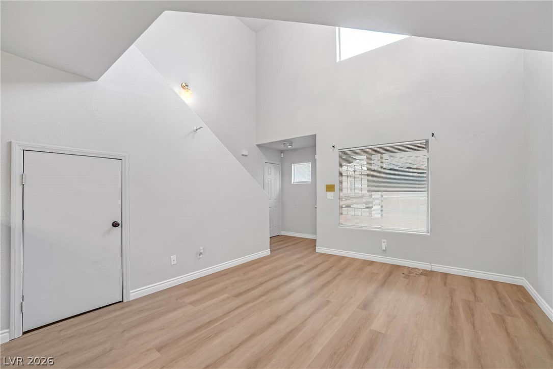 555 Roxella Lane, Unit B Las Vegas, NV 89110 - Photo 3 of 27