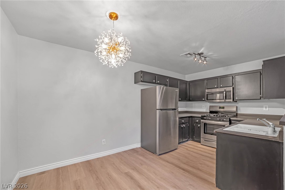 555 Roxella Lane, Unit B Las Vegas, NV 89110 - Photo 8 of 27