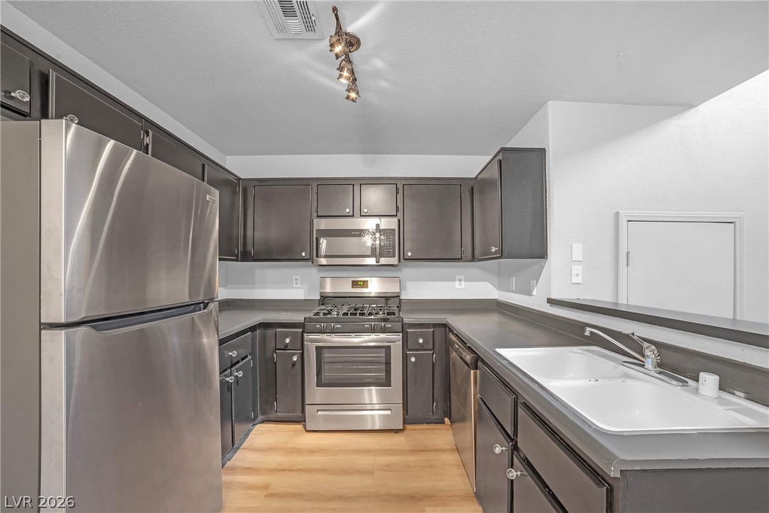 555 Roxella Lane, Unit B Las Vegas, NV 89110 - Photo 10 of 27