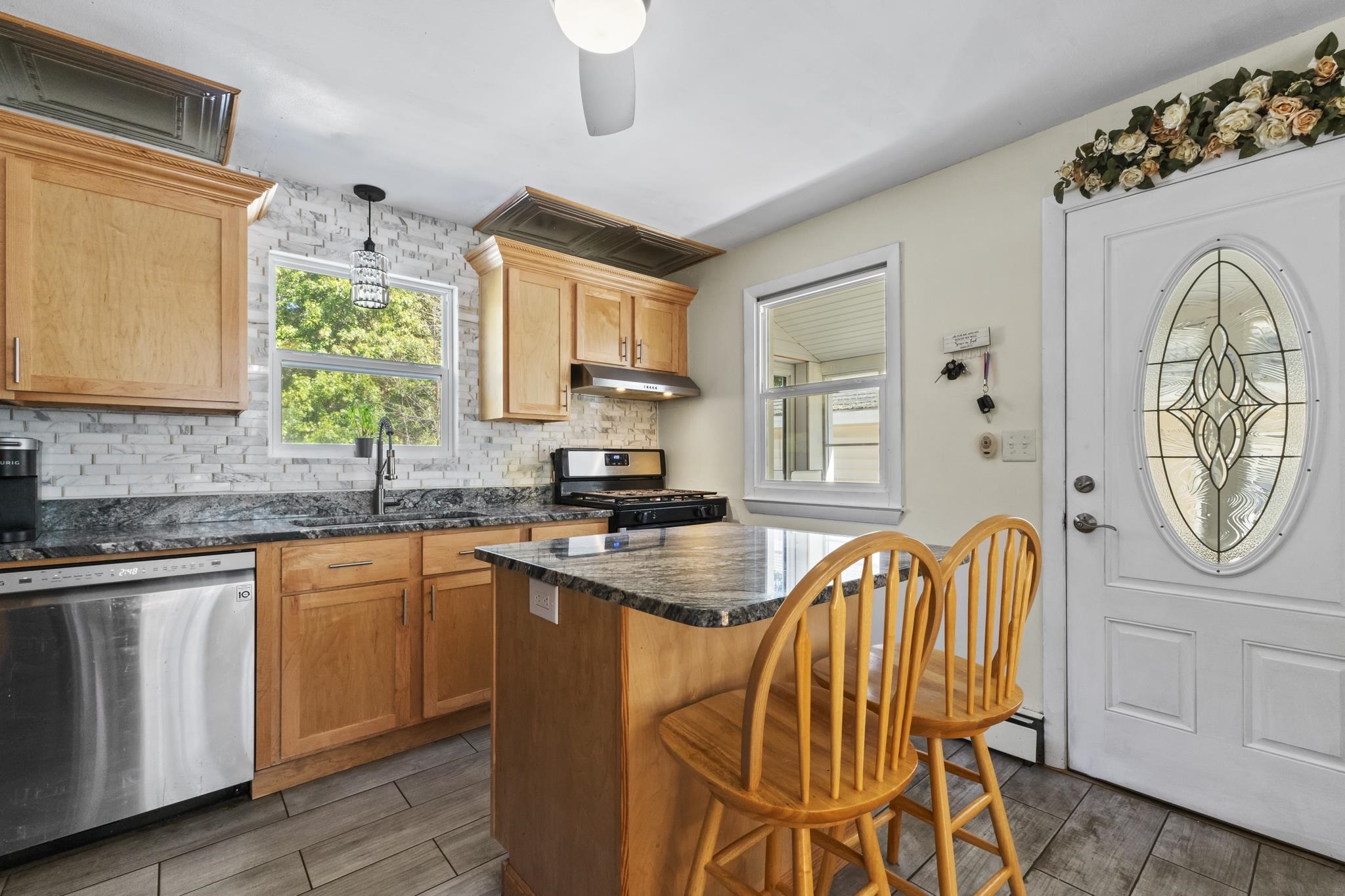 25 Eastern Avenue Amherst, NH 03031 - Photo 3 of 31