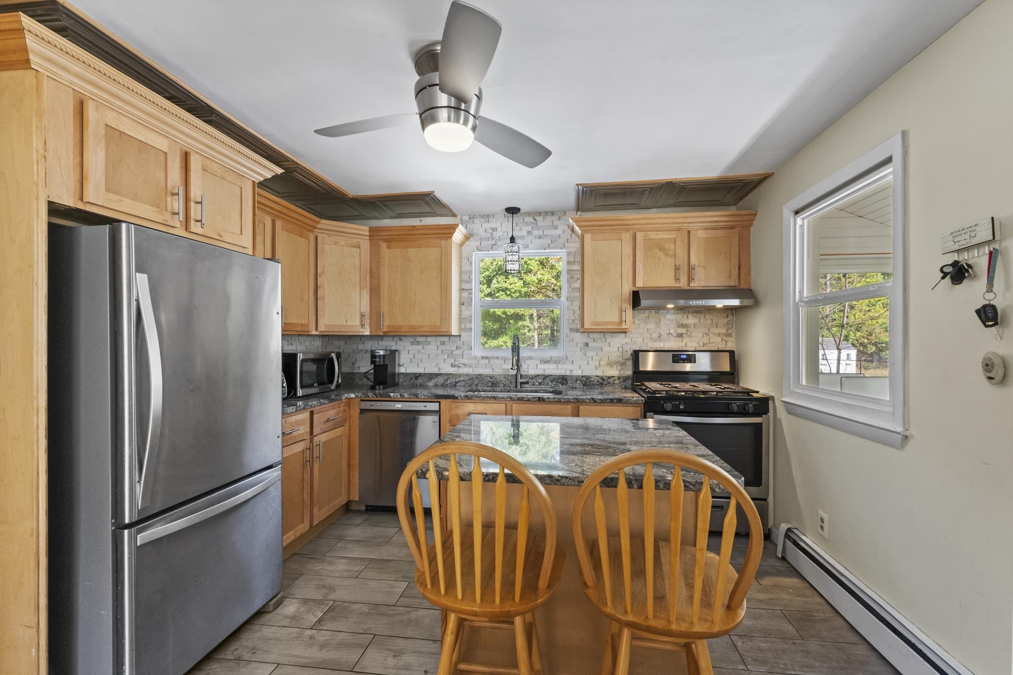 25 Eastern Avenue Amherst, NH 03031 - Photo 4 of 31