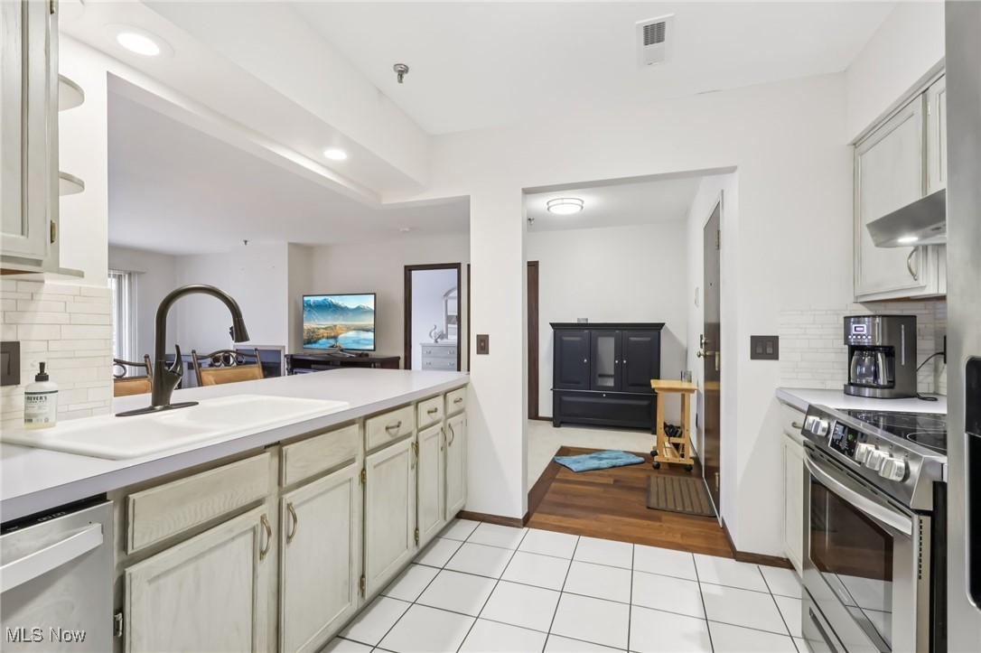 19510 Lorain Road, Unit 302 Cleveland, OH 44126 - Photo 9 of 20 Gallery Image 9