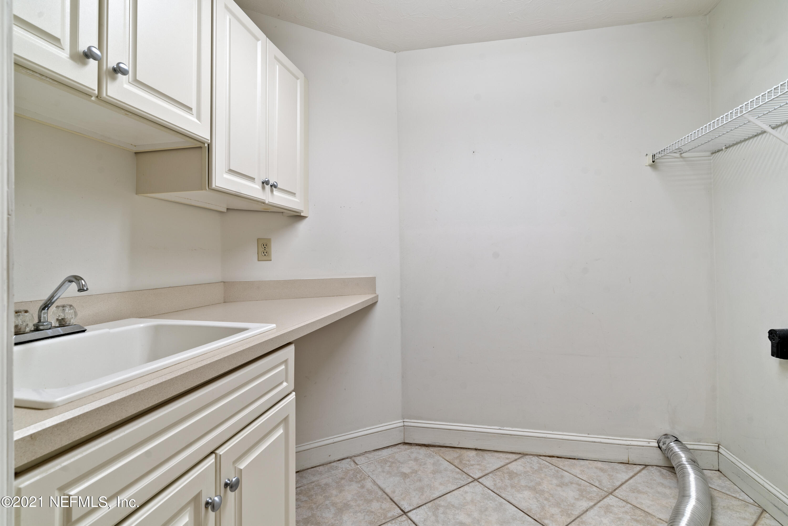 668 Cherry Grove Road Orange Park, FL 32073 - Photo 31 of 44 Laundry room