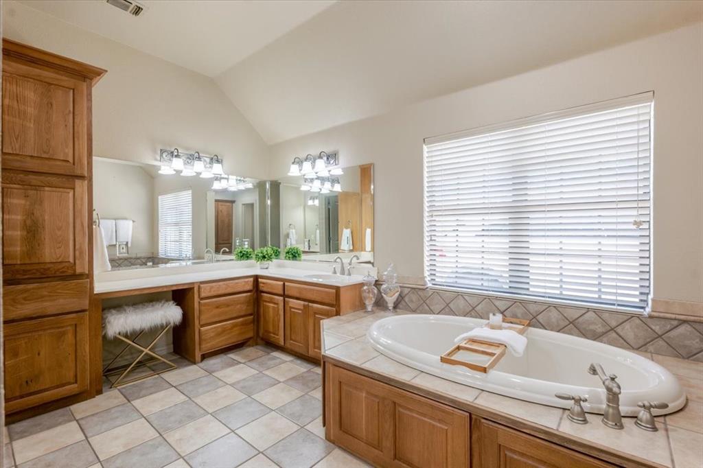 221 Arapahoe Ridge Weatherford, TX 76087 - Photo 14 of 36