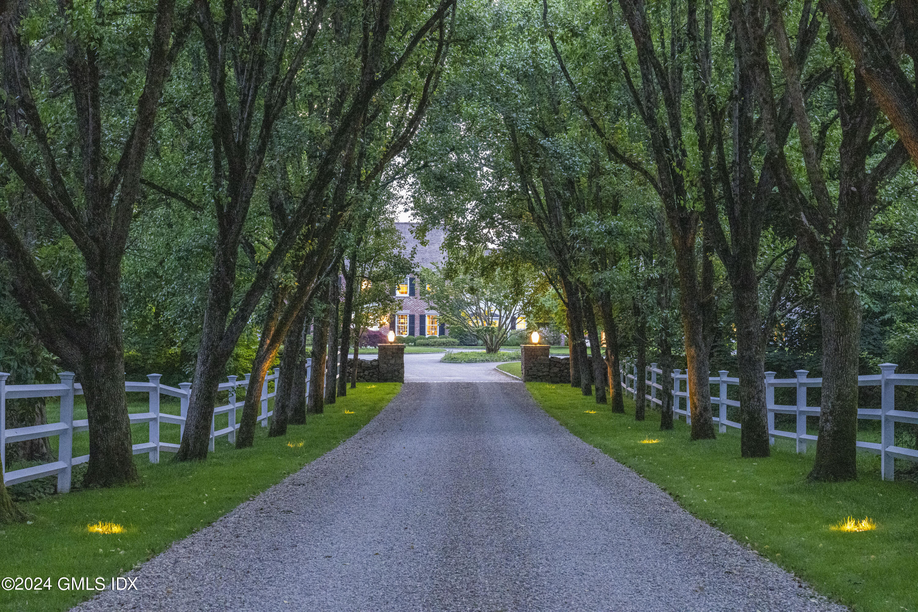 865 Hollow Tree Ridge Road Darien, CT 06820 - Photo 2 of 37 a view of a park with large trees