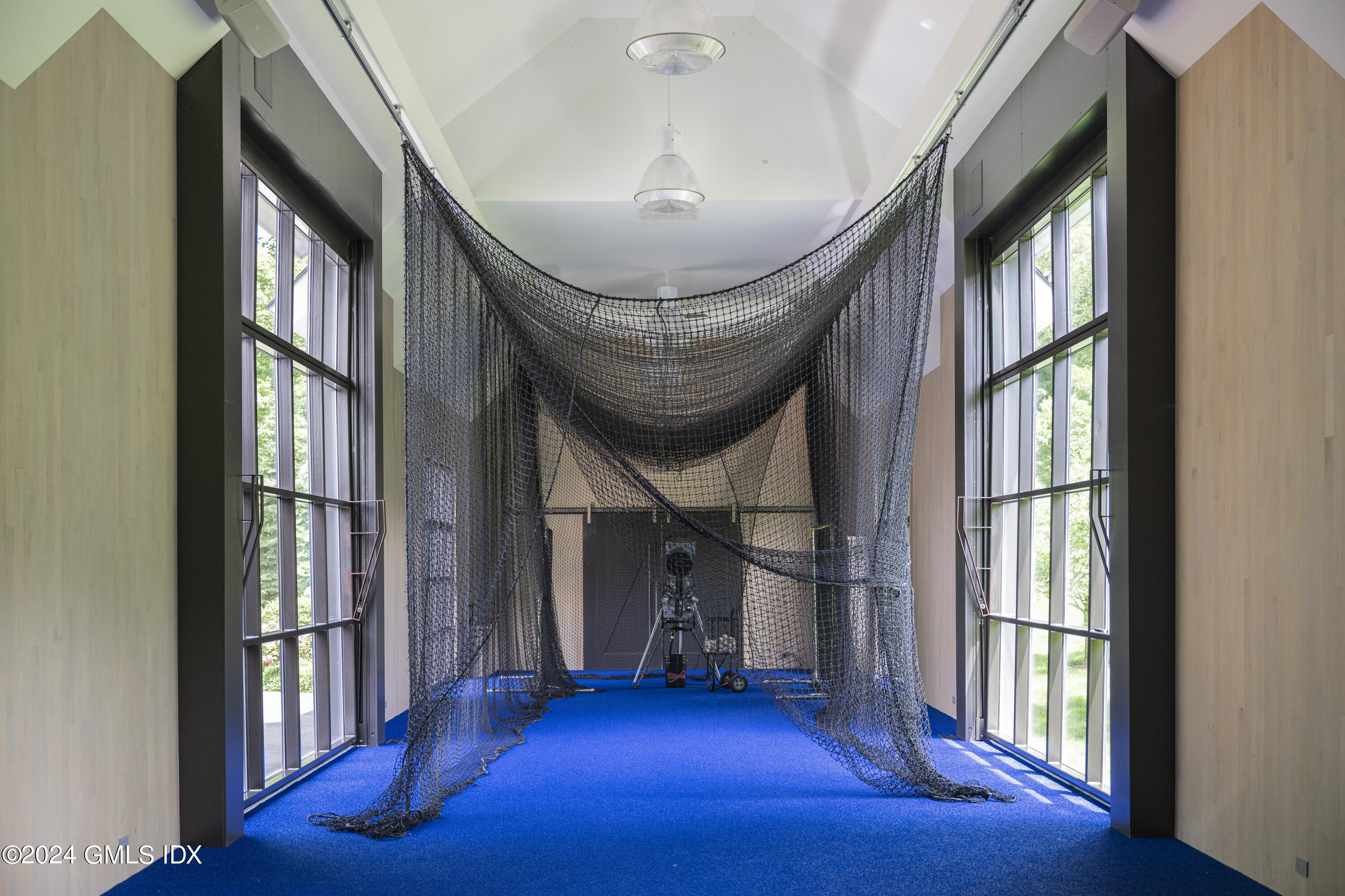 865 Hollow Tree Ridge Road Darien, CT 06820 - Photo 25 of 37 a view of an entryway with hardwood