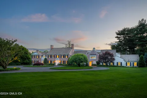 a view of building with outdoor space
