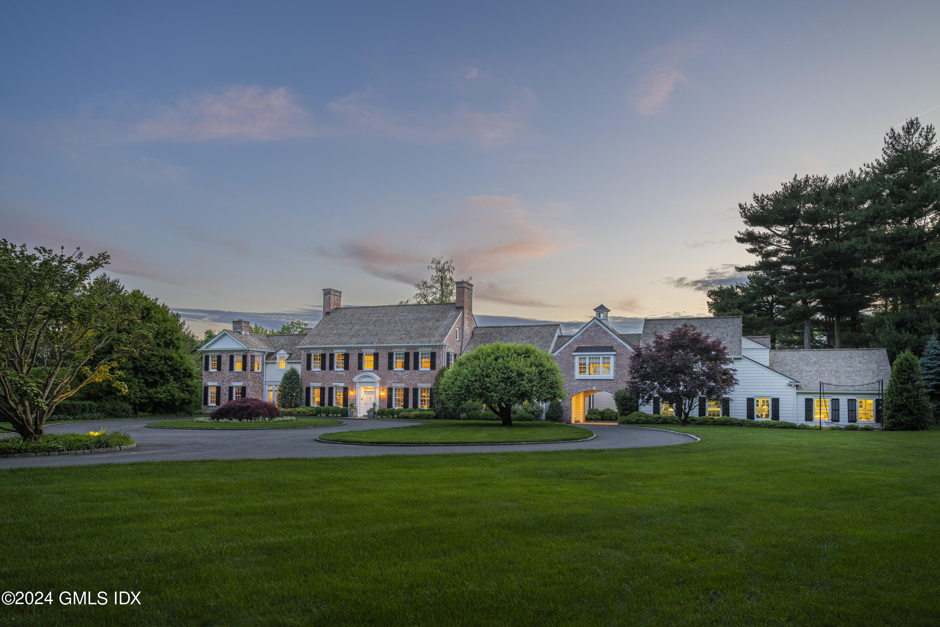 865 Hollow Tree Ridge Road Darien, CT 06820 - Photo 3 of 37 a view of building with outdoor space