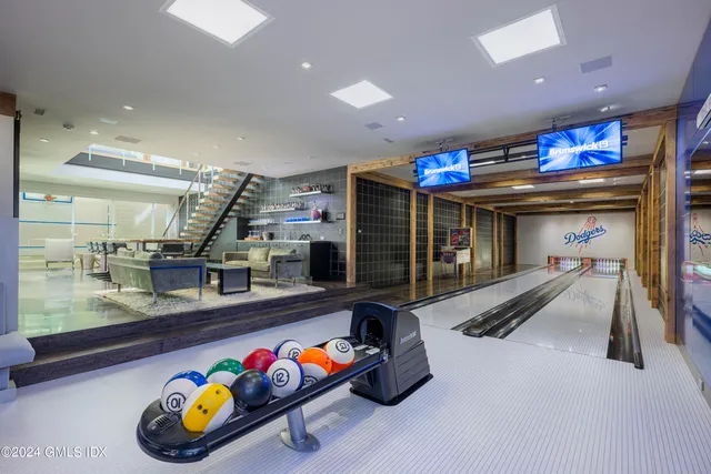 a room with lots of stuff