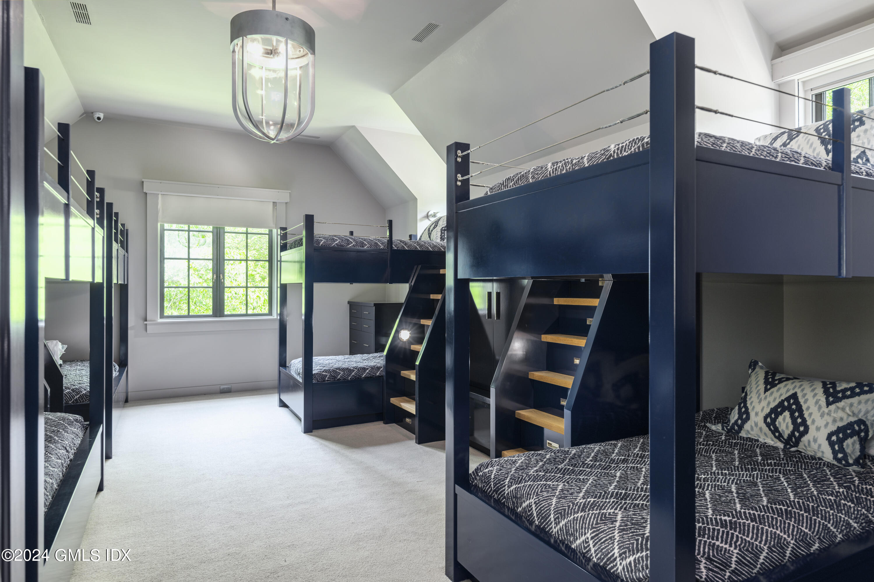 865 Hollow Tree Ridge Road Darien, CT 06820 - Photo 33 of 37 a view of a livingroom with furniture