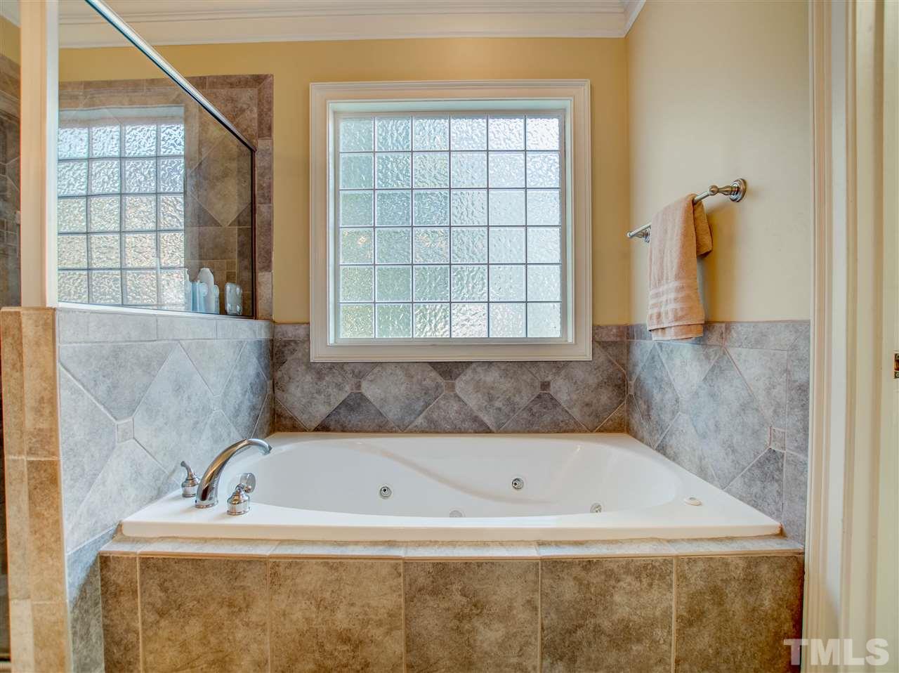 4307 Oakthorne Way Raleigh, NC 27613 - Photo 19 of 30 a bathroom with a bathtub
