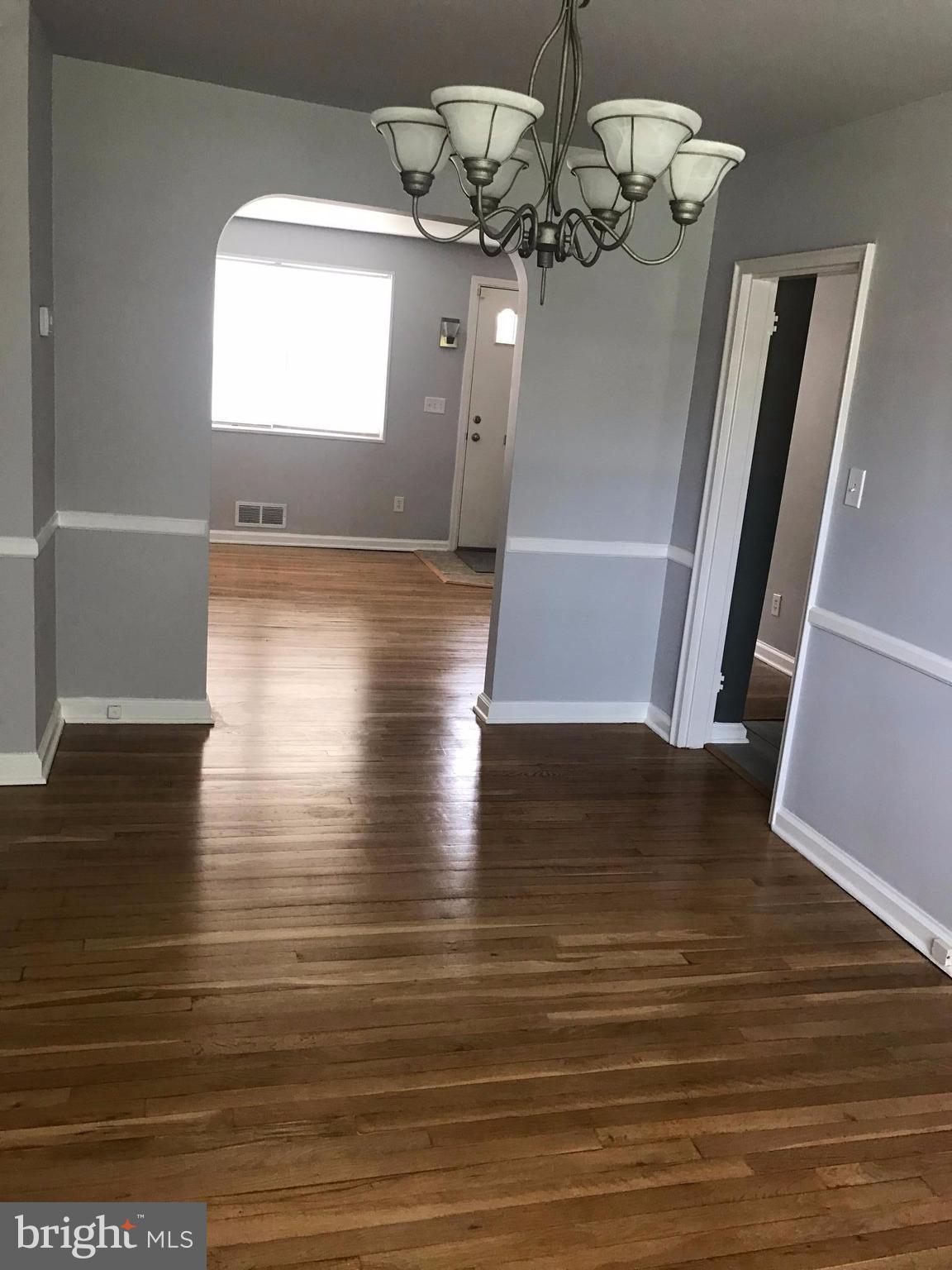 928 Coleridge Road Baltimore, MD 21229 - Photo 11 of 30 Dining Room