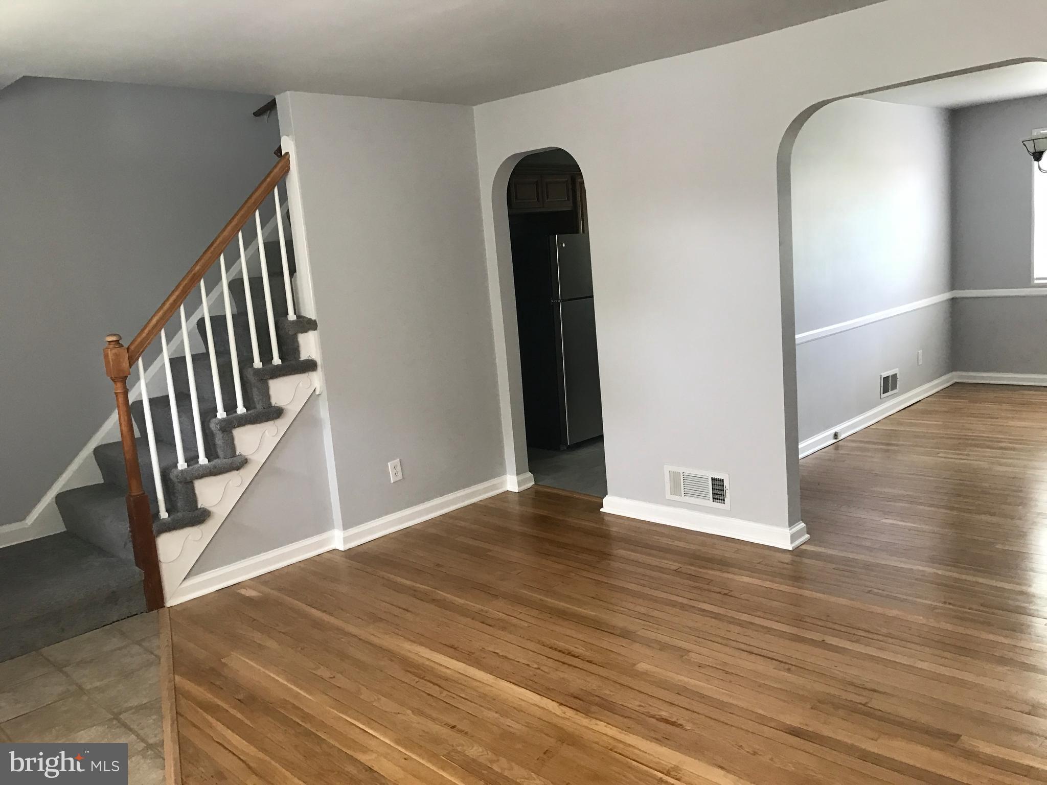 928 Coleridge Road Baltimore, MD 21229 - Photo 8 of 30 Living Room