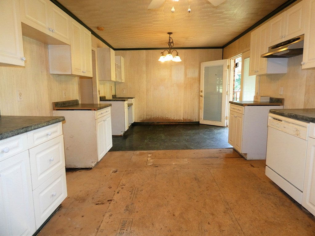 2936 Cedar Springs Road Sugar Grove, VA 24375 - Photo 26 of 47 Gallery Image 26