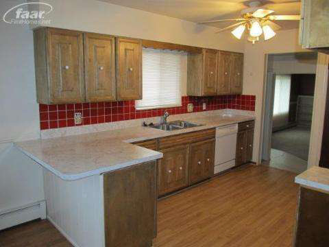 6424 North Bray Road Flint, MI 48505 - Photo 18 of 30 20165941-17.JPG