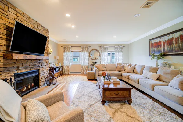 $629,000 | 16 Arapaho Court, Suffern, NY 10901