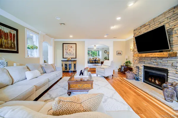 $629,000 | 16 Arapaho Court, Suffern, NY 10901