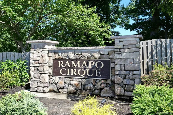 $629,000 | 16 Arapaho Court, Suffern, NY 10901