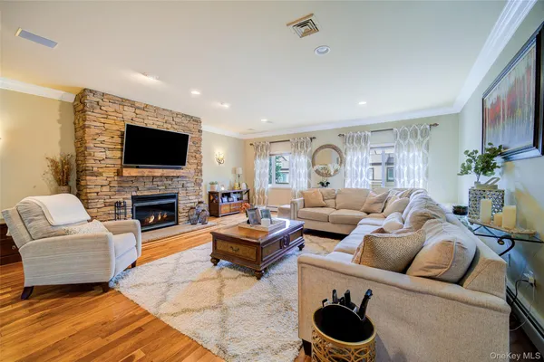 $629,000 | 16 Arapaho Court, Suffern, NY 10901