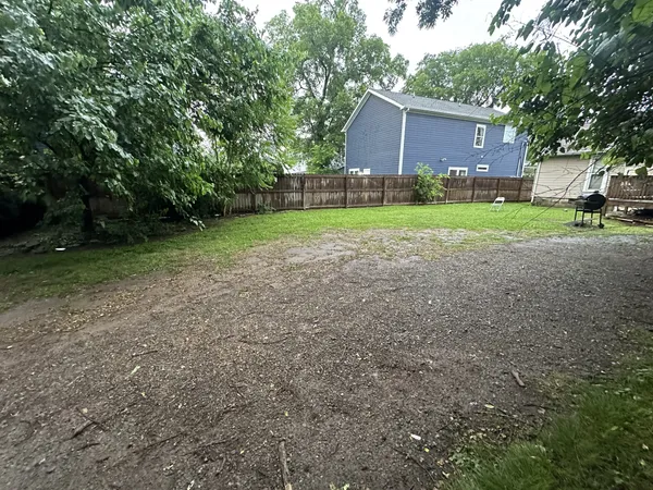 a view of a house with a backyard