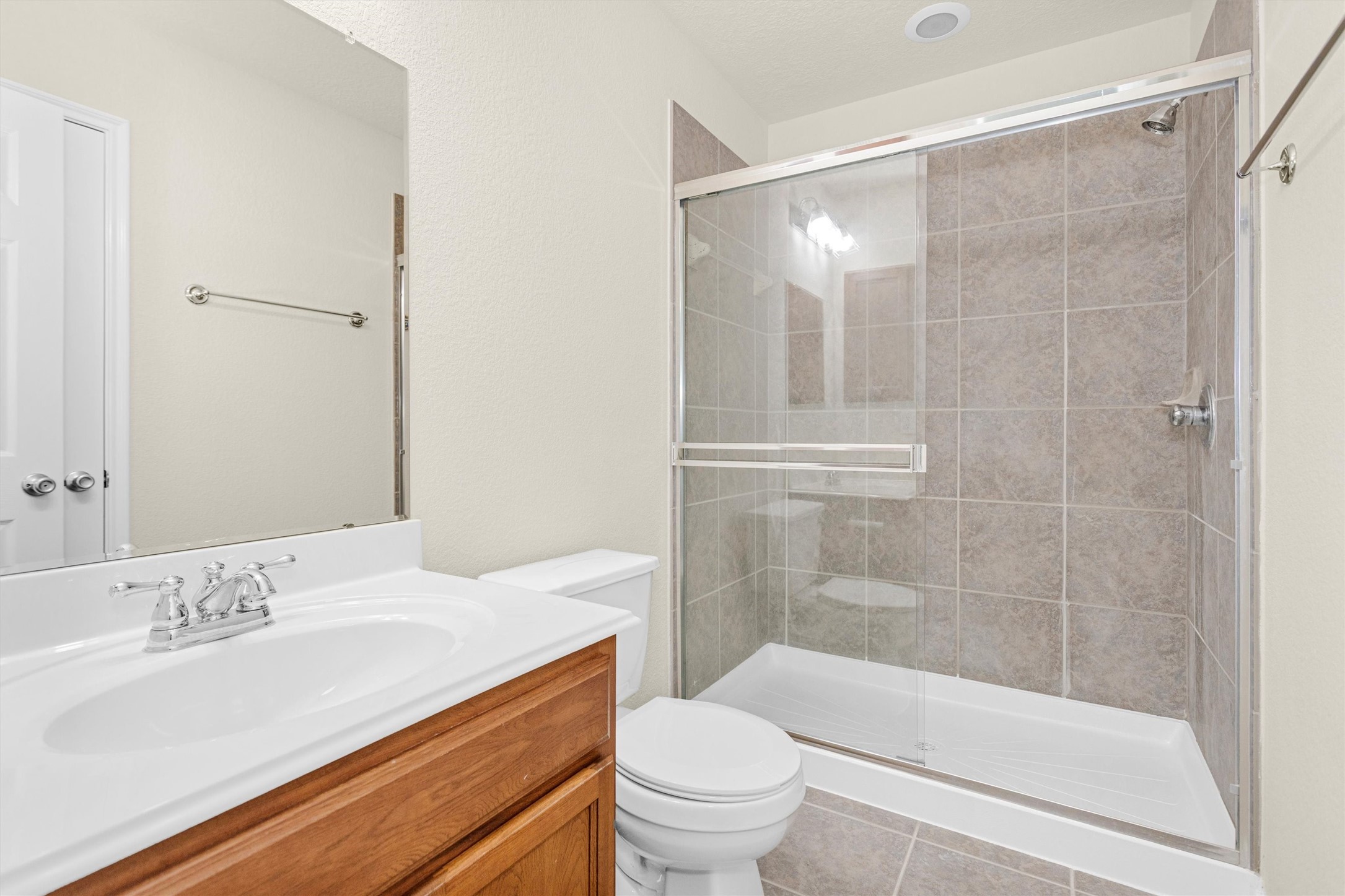 3131 Beacon Grove Street Spring, TX 77389 - Photo 21 of 38 a bathroom with a sink a toilet and shower
