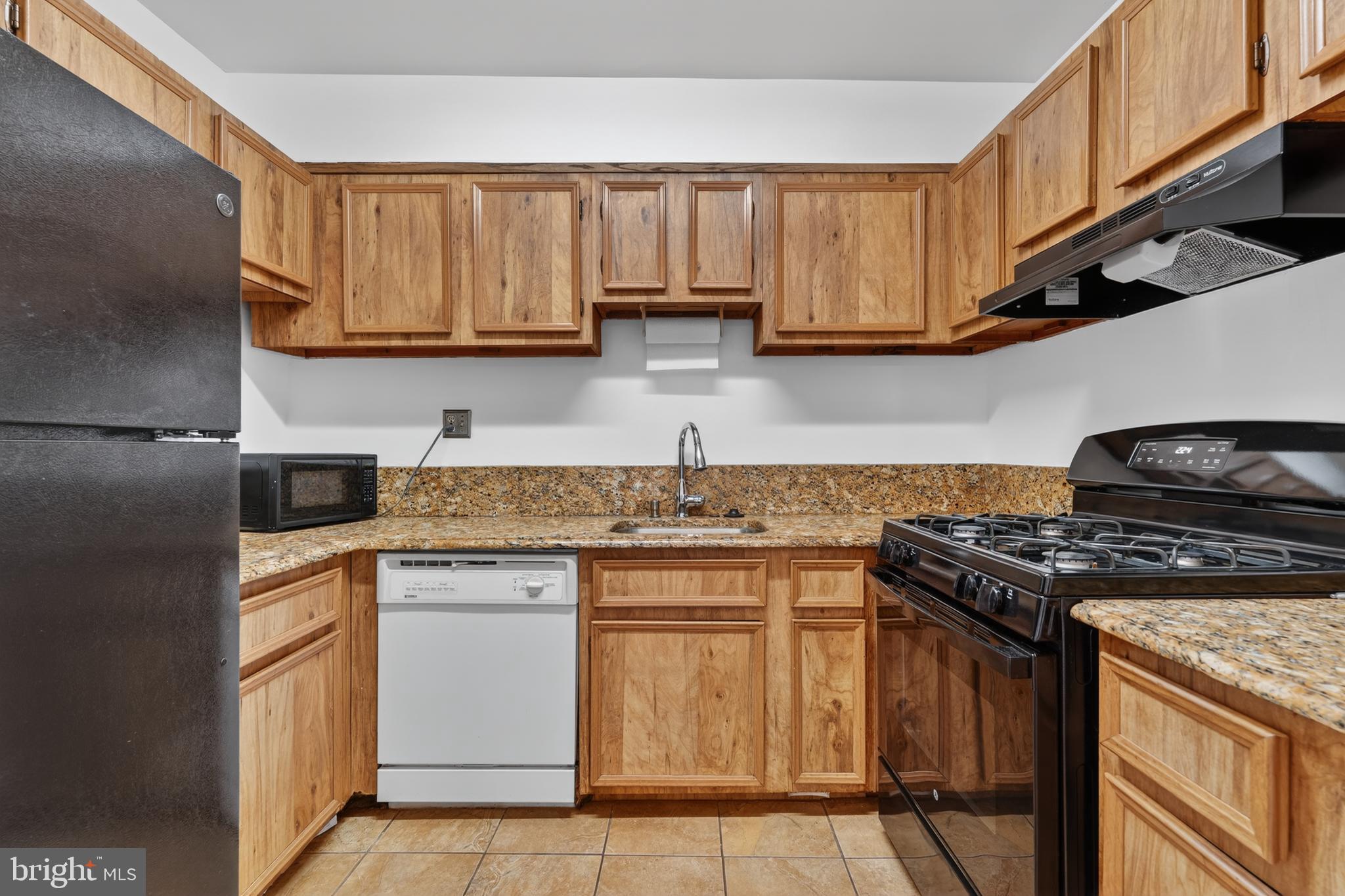 3803 Swann Road, Unit 301 Suitland, MD 20746 - Photo 5 of 15 Kitchen