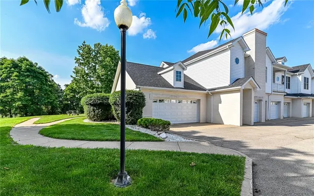 $284,500 | 208 Adams Pointe Boulevard, Unit 6, Mars, PA 16046