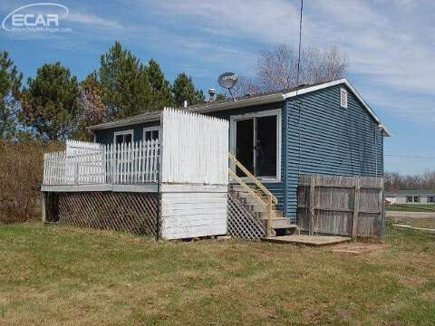 9415 North Nichols Road Montrose, MI 48457 - Photo 8 of 22 20437241-7.JPG