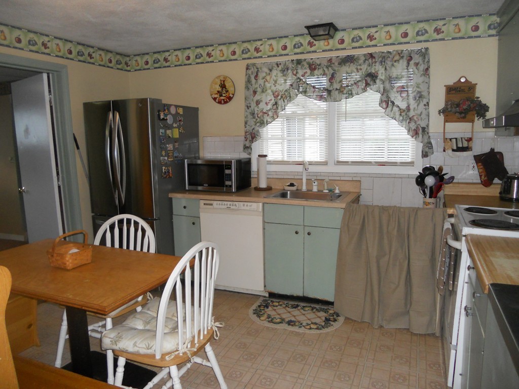 35 Yvonne Road Bellingham, MA 02019 - Photo 7 of 19 Gallery Image 7