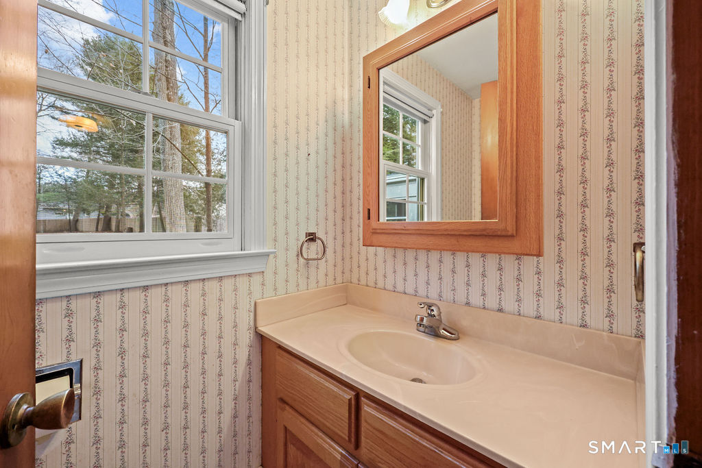 16 Richard Road Simsbury, CT 06070 - Photo 20 of 40