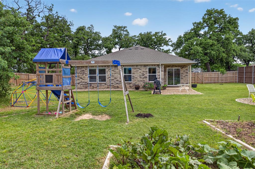 901 East 3rd Street Springtown, TX 76082 - Photo 31 of 38