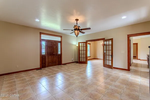 a kitchen that has a lot of cabinets in it