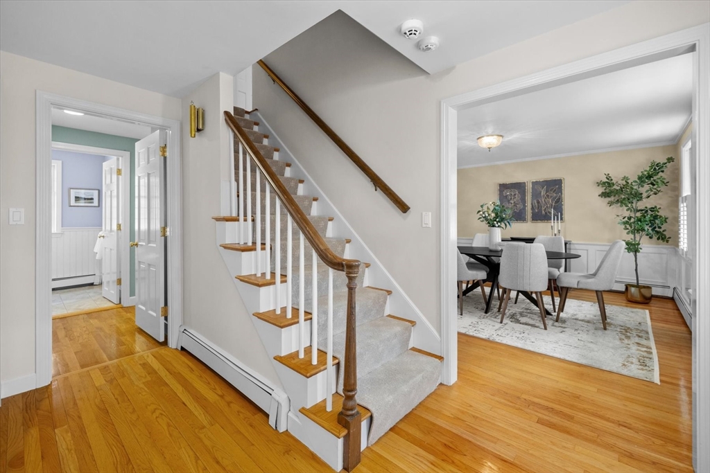 8 Sutton Road Needham, MA 02492 - Photo 4 of 38