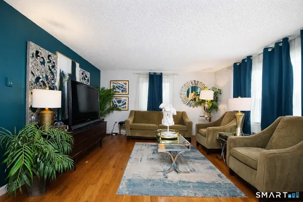 $239,900 | 20 A Seymour Street, Windsor, CT 06095