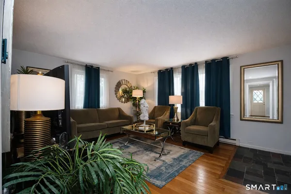 $239,900 | 20 A Seymour Street, Windsor, CT 06095