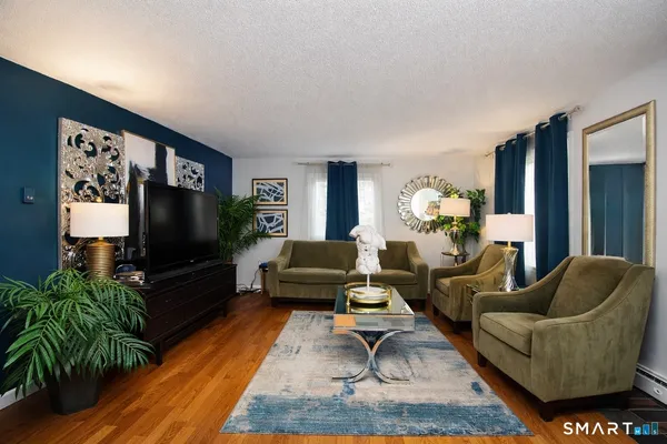 $239,900 | 20 A Seymour Street, Windsor, CT 06095