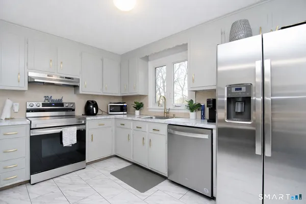 $239,900 | 20 A Seymour Street, Windsor, CT 06095