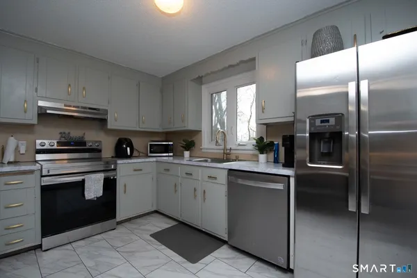 $239,900 | 20 A Seymour Street, Windsor, CT 06095