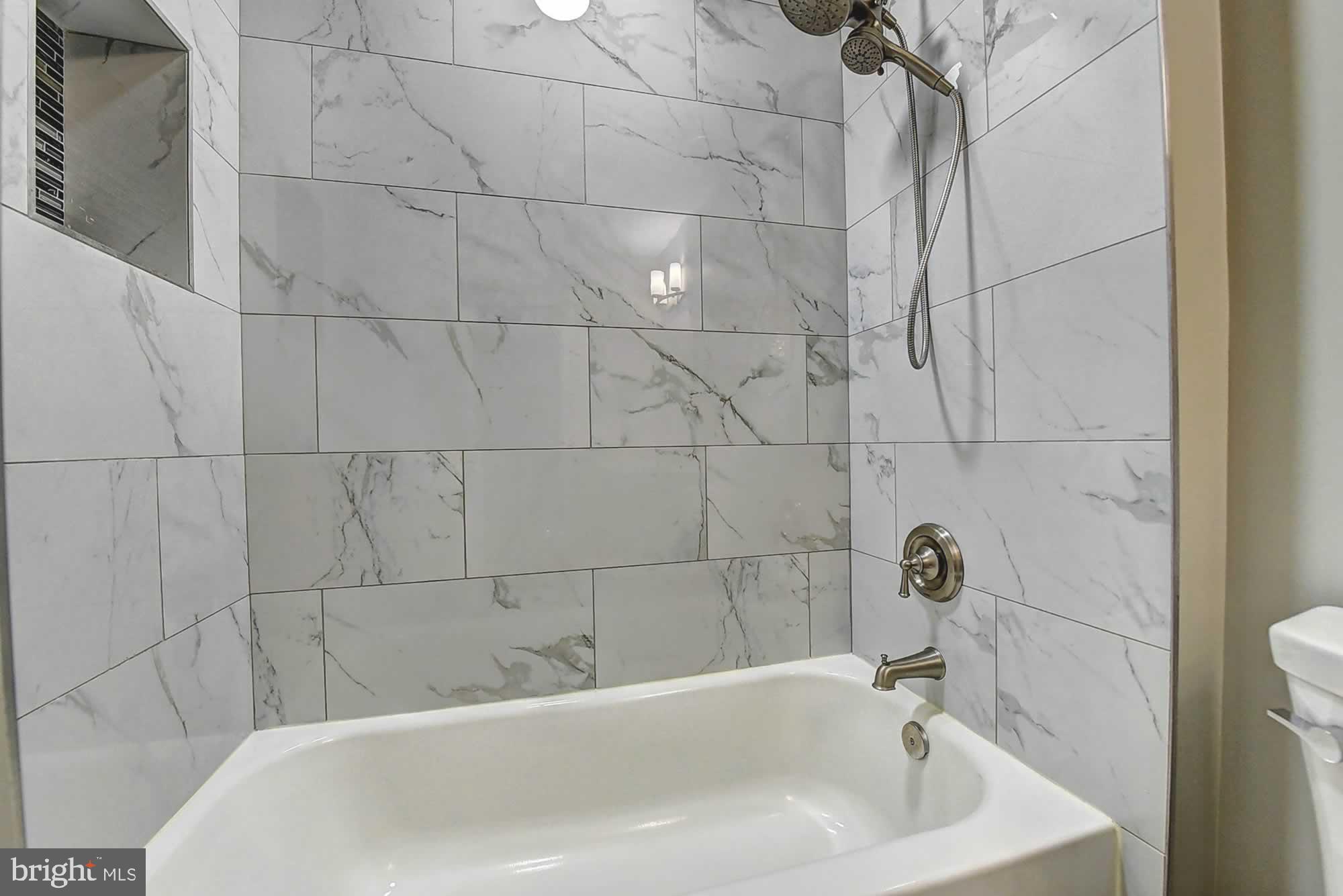 2226 Gunsmith Square Reston, VA 20191 - Photo 26 of 35 a bathroom with a bathtub