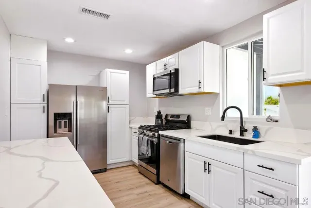 $1,595,000 | 520 Grant Street, Oceanside, CA 92054