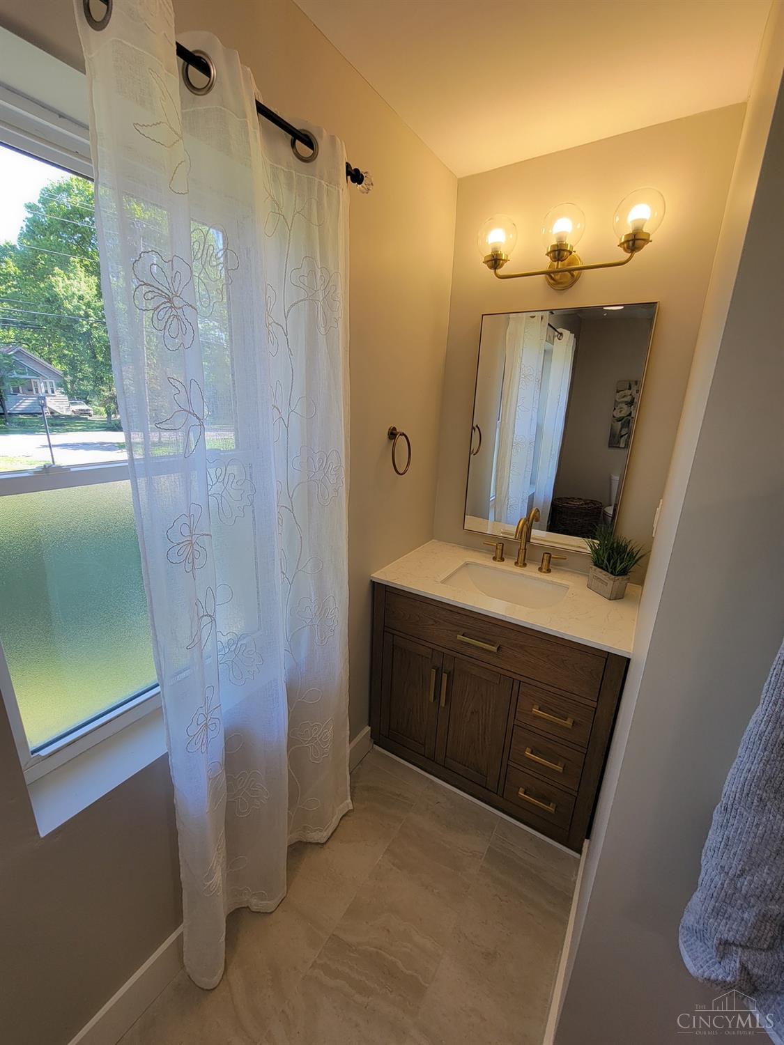 103 West Sharon Road Glendale, OH 45246 - Photo 15 of 25