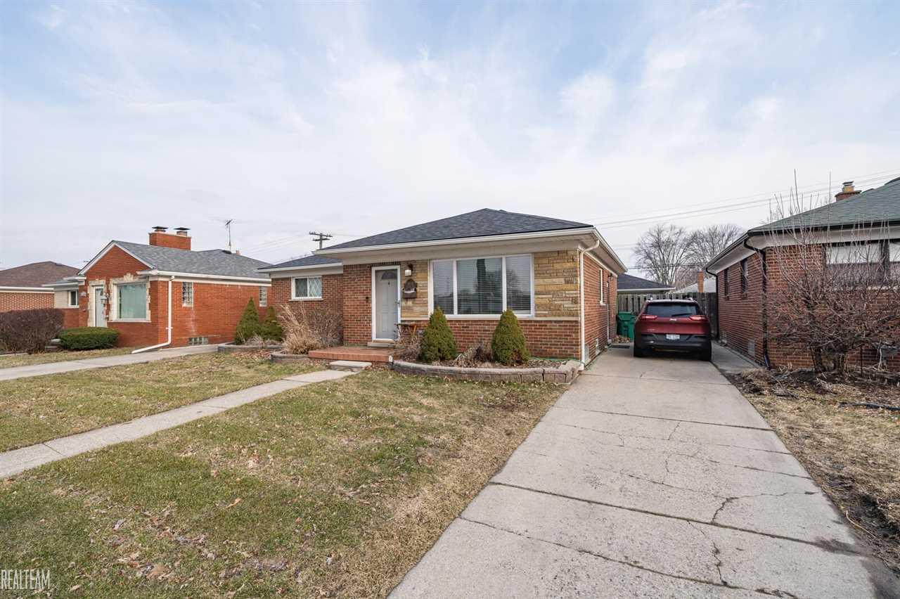 19331 Stephens Eastpointe, MI 48021 - Photo 2 of 34 Gallery Image 2