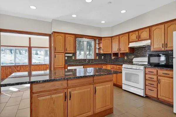 $1,750,000 | 1 Glendale Road, Hudson, MA 01749